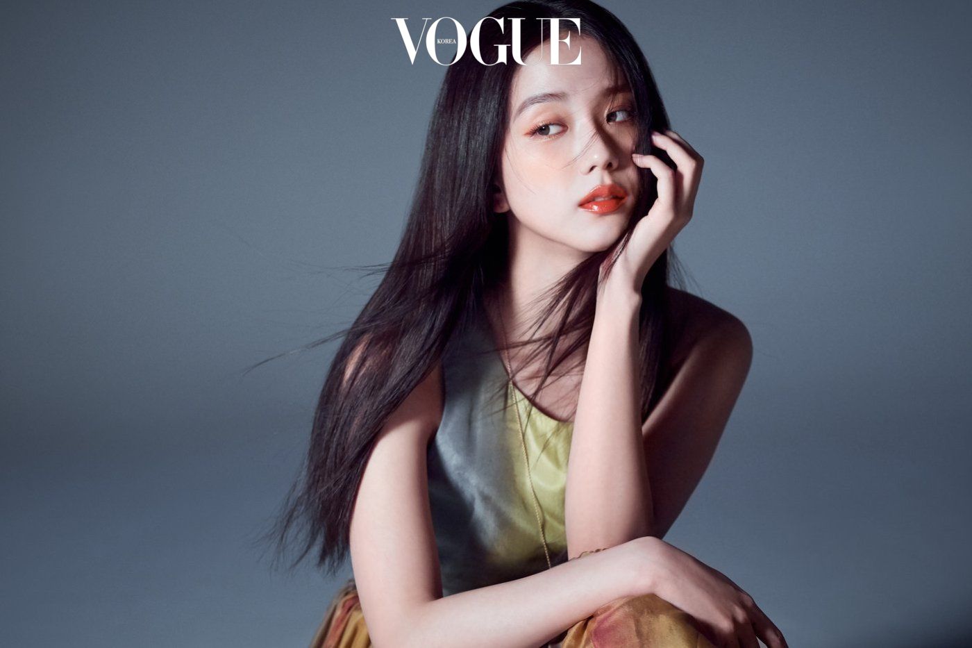 Jisoo cũng đã từng lên bìa của Vogue Hàn Quốc