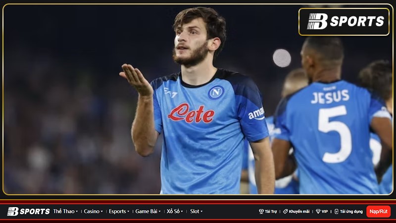 Cầu thủ 22 tuổi gia nhập Napoli từ câu lạc bộ Gruzia Dinamo Batumi với mức phí chuyển nhượng 12 triệu euro (10,5 triệu bảng) vào mùa hè năm ngoái