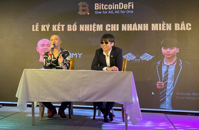 Phạm Tuấn trong lễ ký kết bổ nhiệm chi nhánh miền Bắc BitcoinDeFi