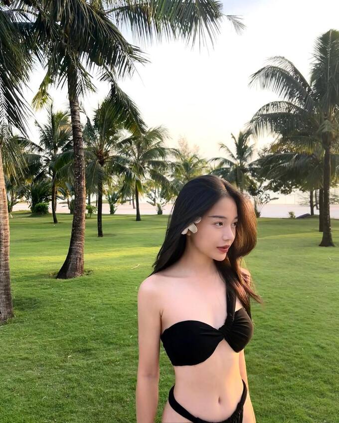 Streamer Linh Ngọc Đàm bikini