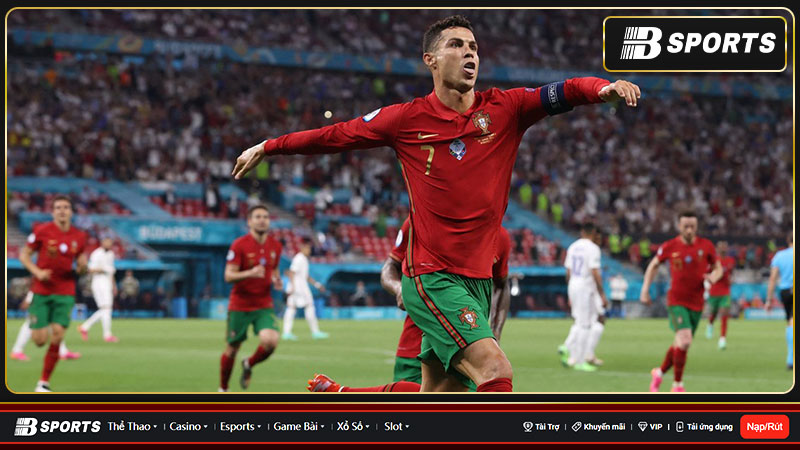 Ronaldo tỏa sáng cùng Bồ Đào Nha, lập cú đúp ấn tượng