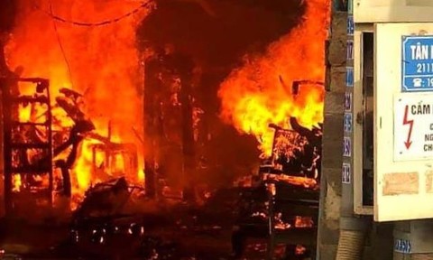Cháy lớn xưởng gỗ cả nhà 5 người ở Bắc Giang thương vong 